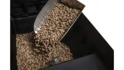 Broil King Pellet And Charcoal Scoop 63946 -Barbecue Store 63946 action 04 1000x563 1