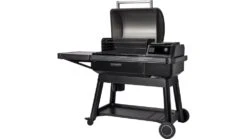 Traeger - Ironwood Pellet BBQ -Barbecue Store TFB61RLG IronwoodSmall 3 4Angle1 LidClosed 9321 WEB 1000x563 1